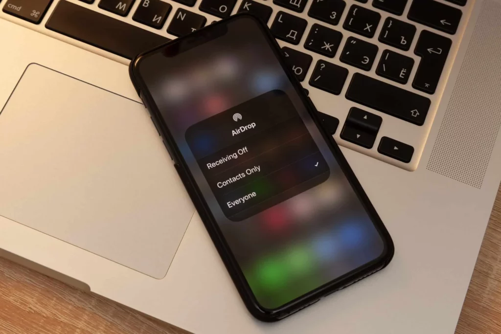 How to Use Airdrop on a Mac and iPhone How to Use Airdrop on a Mac and iPhone